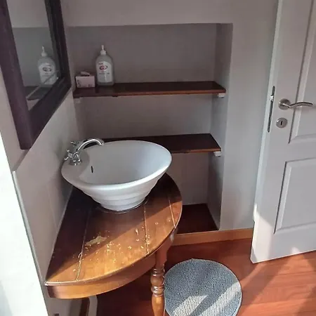 Spacious House In With Garden