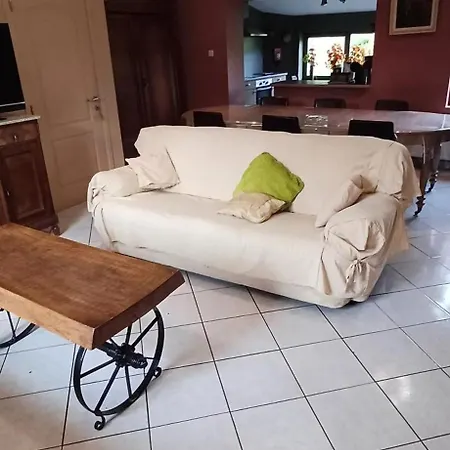 Casa vacanze Spacious House In With Garden