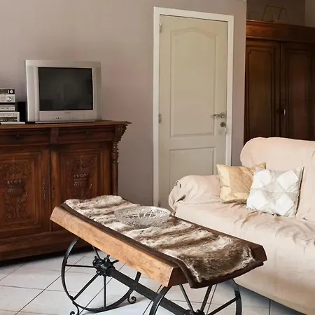 Casa vacanze Spacious House In With Garden