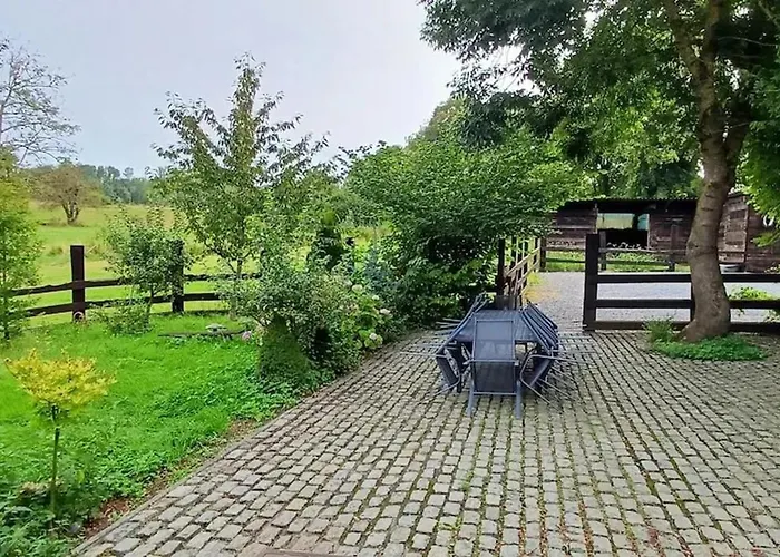 Spacious House In With Garden