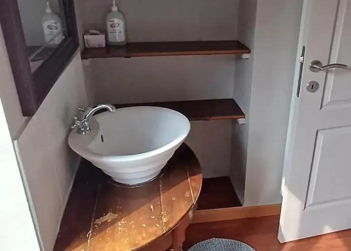 Spacious House In With Garden