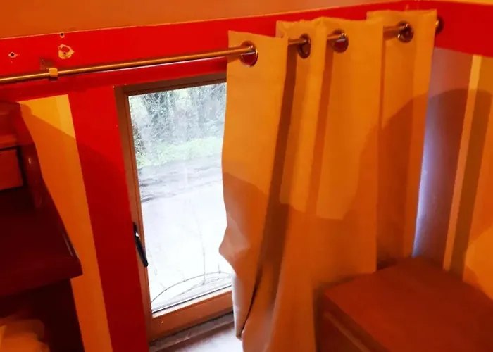 Spacious House In With Garden Holiday home *