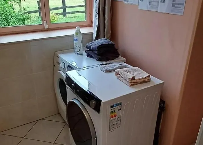 Spacious House In With Garden *