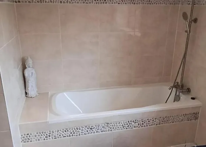 Holiday home Spacious House In With Garden