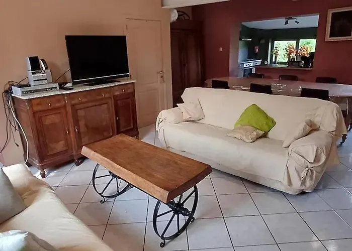 Spacious House In With Garden *