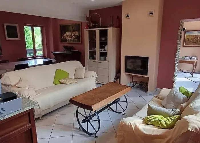 Holiday home Spacious House In With Garden Montignies-sur-Roc