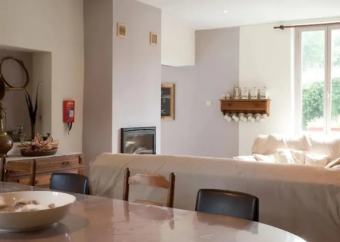 Holiday home Spacious House In With Garden Montignies-sur-Roc